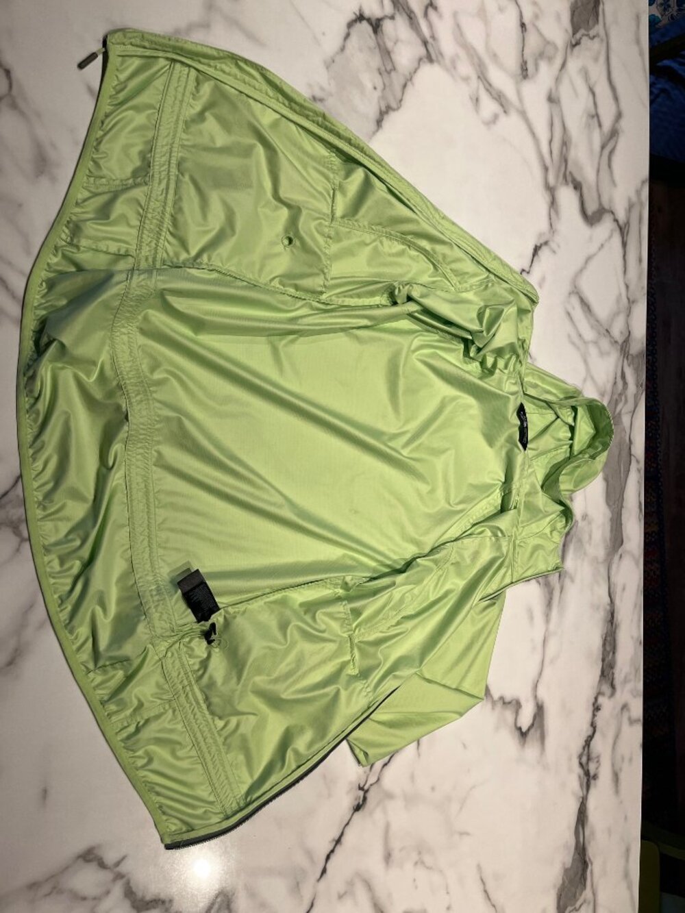 The North Face Women's Lightweight/hooded windbreaker jacket - Small - Picture 3 of 12
